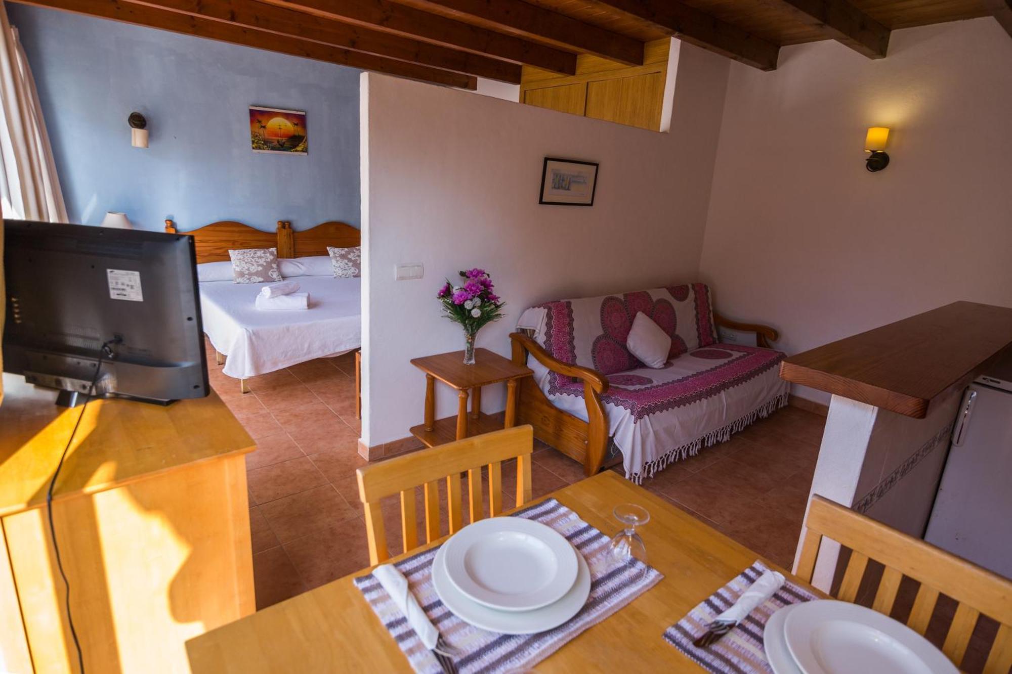 Hostal Cala Boix Эс-Кана Экстерьер фото