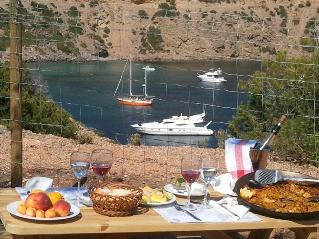 Hostal Cala Boix Эс-Кана Экстерьер фото