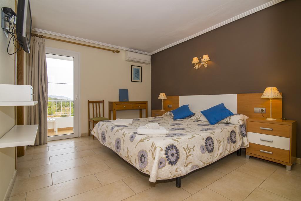 Hostal Cala Boix Эс-Кана Экстерьер фото