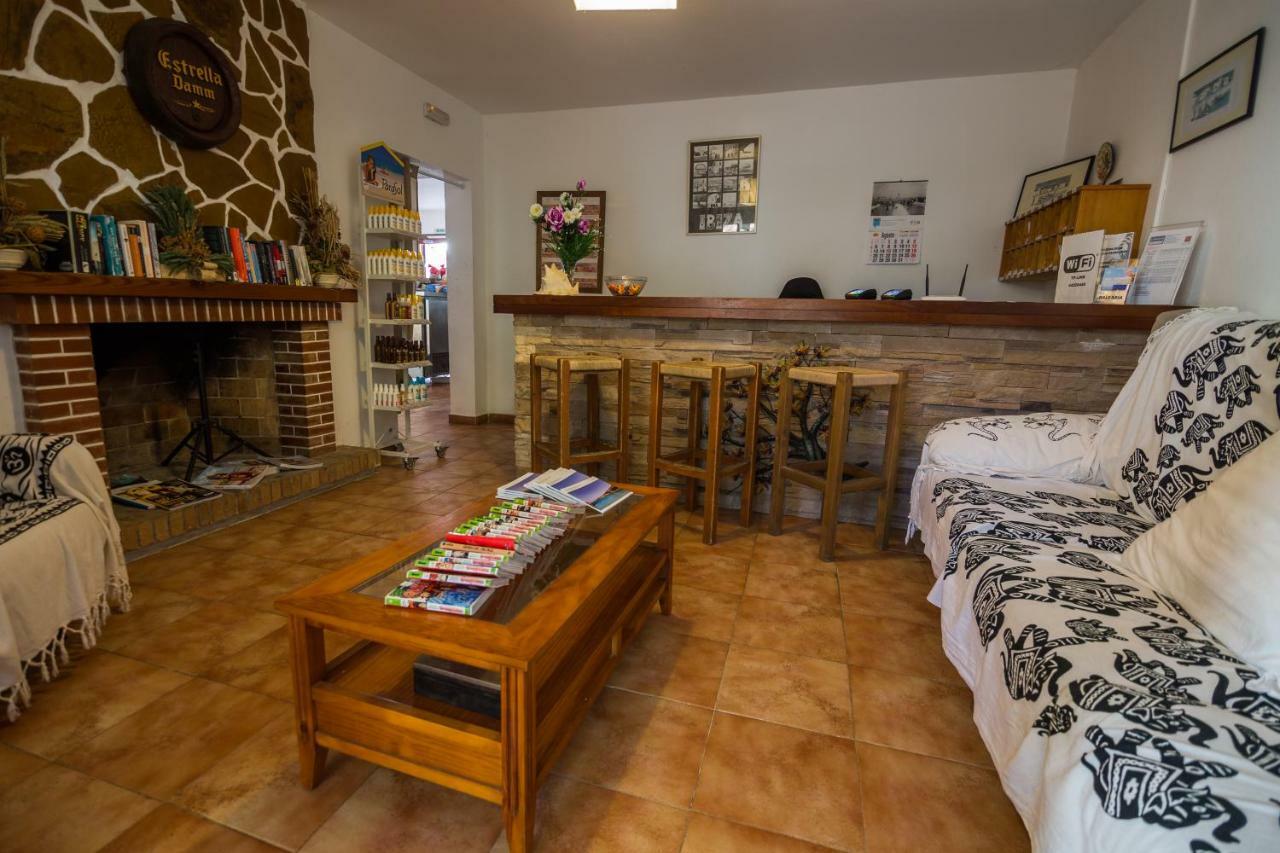 Hostal Cala Boix Эс-Кана Экстерьер фото